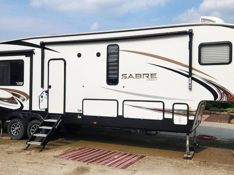 Fifth wheel RV serviced by Lindsey RV Repair in White House TN
